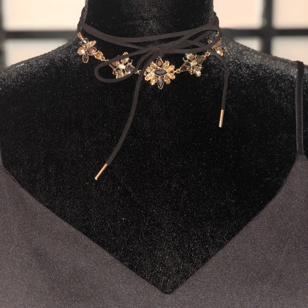 Black Mythologies chocker